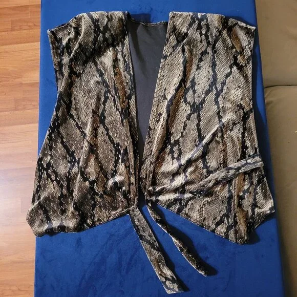 Snake Print Wrap Top - Picture 5 of 9